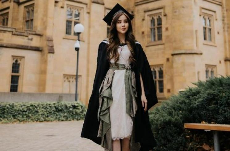 Momen Agatha Chelsea wisuda di Australia. (Instagram/@agatha_chelsea)
