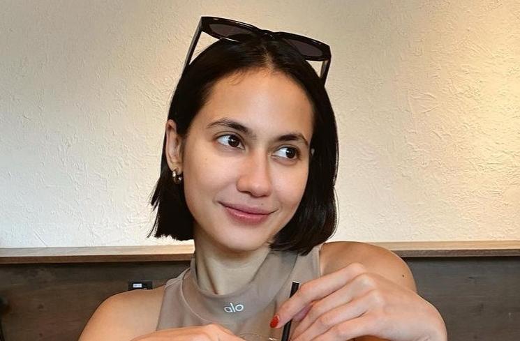 Potret Pevita Pearce Pamer Rambut Pendek (Instagram/pevpearce)
