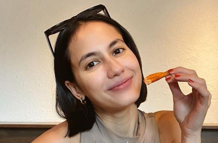 Potret Pevita Pearce Pamer Rambut Pendek (Instagram/pevpearce)