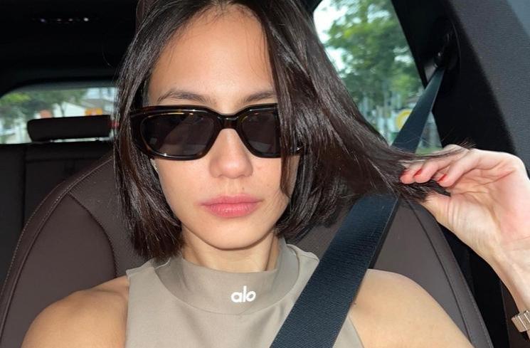 Potret Pevita Pearce Pamer Rambut Pendek (Instagram/pevpearce)