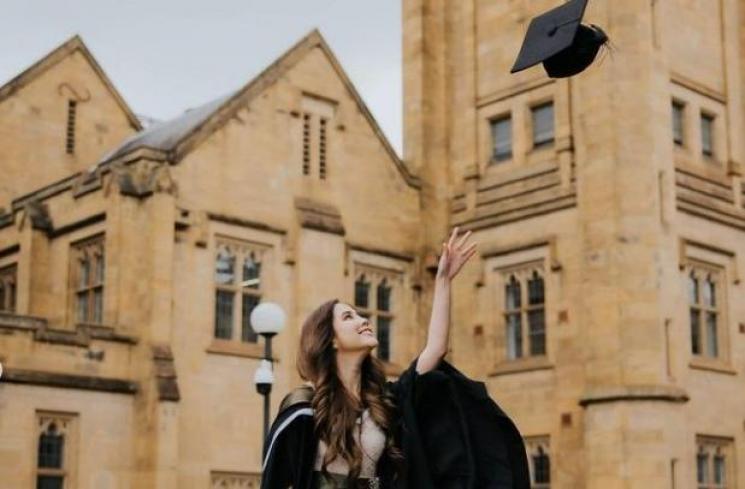 Momen Agatha Chelsea wisuda di Australia. (Instagram/@agatha_chelsea)