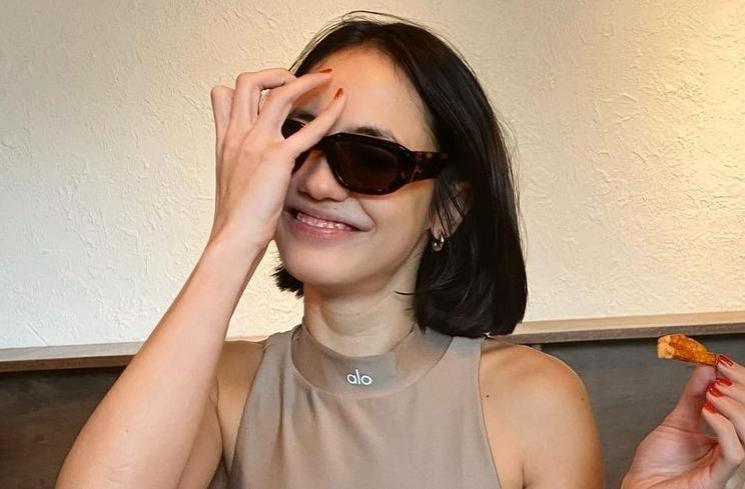 Potret Pevita Pearce Pamer Rambut Pendek (Instagram/pevpearce)