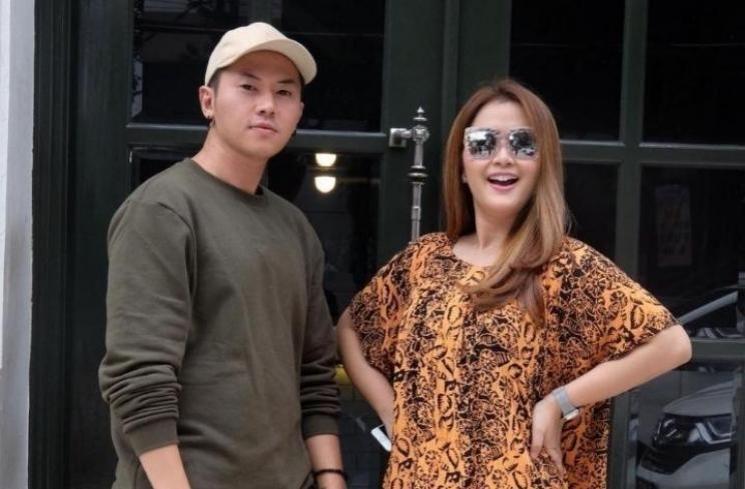 Artis Hobi Pakai Daster (instagram/@vegadarwanti123)