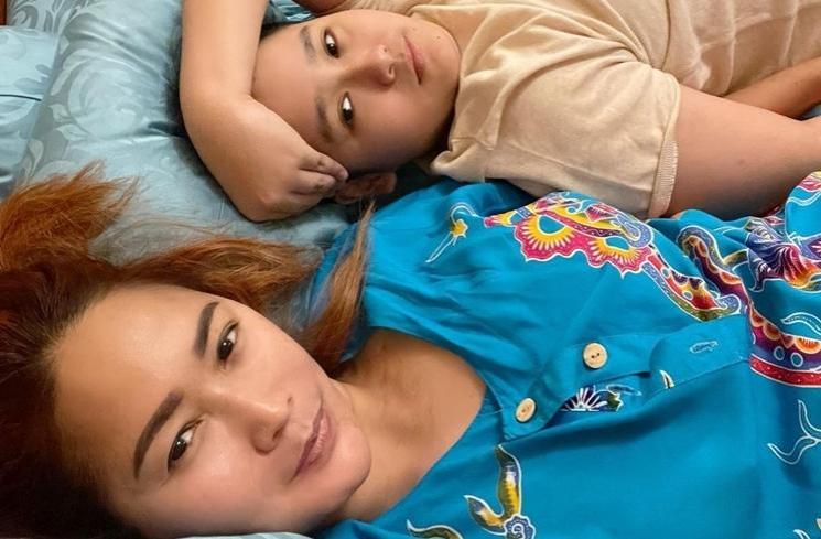 Artis Hobi Pakai Daster (instagram/@dewiperssik9)