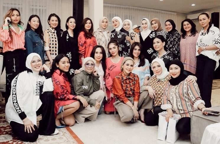 Potret Olla Ramlan dan Geng Sosialita (Instagram/ollaramlan)
