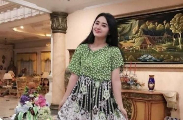 Artis Hobi Pakai Daster (instagram/@inul.d)
