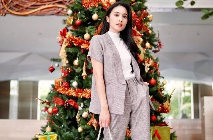 Artis Hobi Koleksi Berlian. (Instagram/sandradewi88)