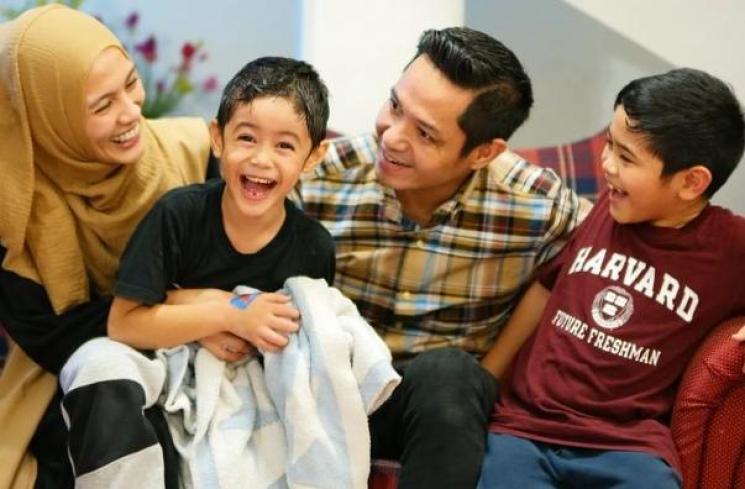 Potret Harmonis Dude Harlino dan Alyssa Soebandono. (Instagram/ichasoebandono) 