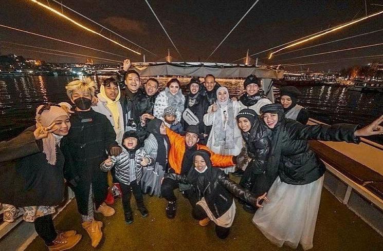 Artis yang Liburan Mewah Naik Kapal Pesiar (Instagram/@ananghijau)