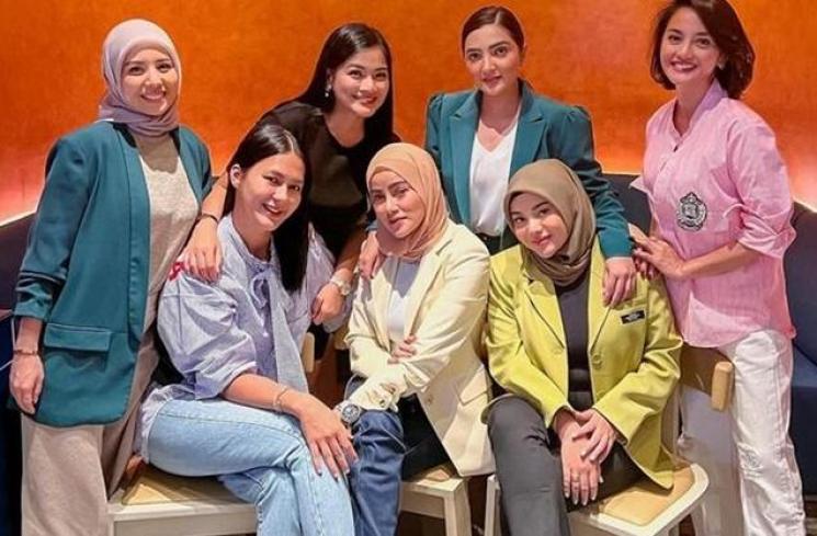 Arisan Mewah Artis (Instagram/tya_ariestya)