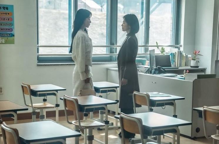 Pesona Song Hye Kyo di The Glory (Instagram/@netflixkr)