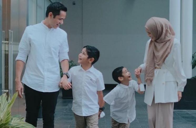 Potret Harmonis Dude Harlino dan Alyssa Soebandono. (Instagram/ichasoebandono) 