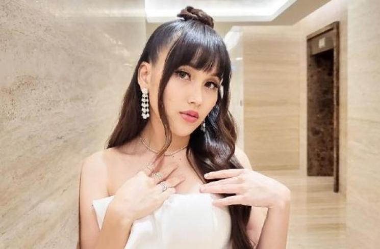 Artis Hobi Koleksi Berlian. (Instagram/ayutingting92)