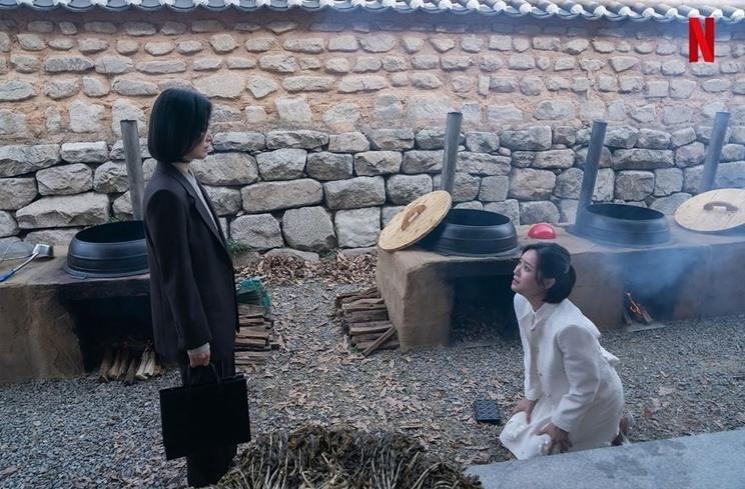 Pesona Song Hye Kyo di The Glory (Instagram/@netflixkr)
