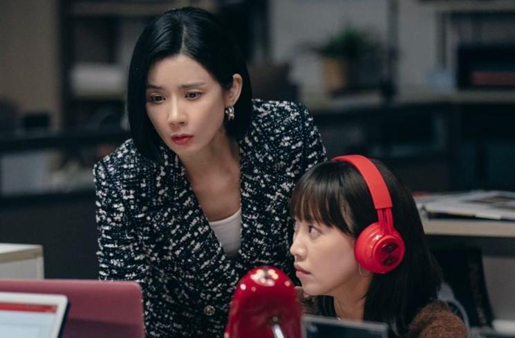 Pesona Jun Hye Jin di Agency (Instagram/@jtbcdrama)