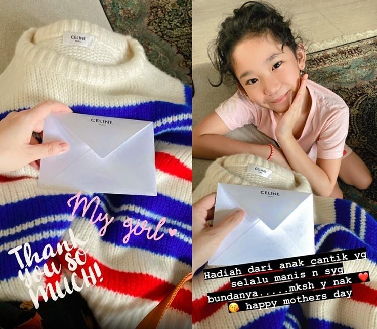 Hadiah Bilqis untuk Ayu Ting Ting di Hari Ibu. (Instagram/@ayutingting92)