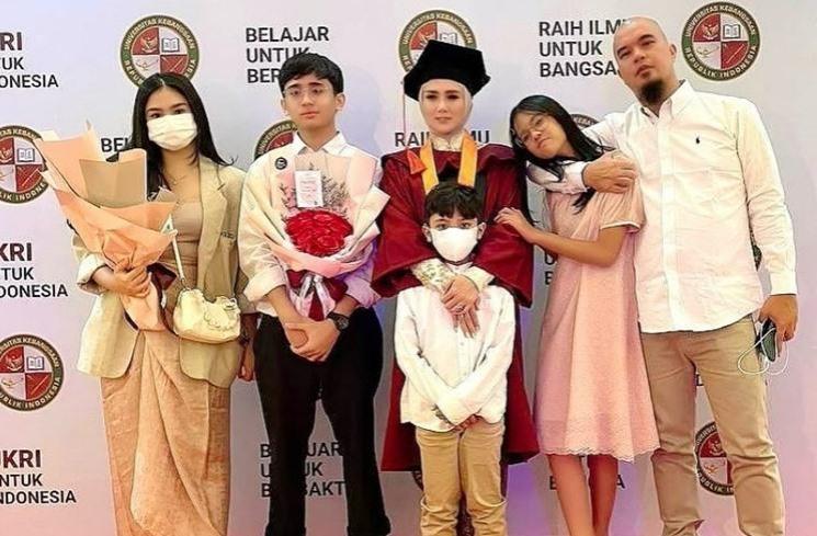 Potret kedekatan Shafeea Ahmad dan Tiara. (Instagram/@mulanjameela1)
