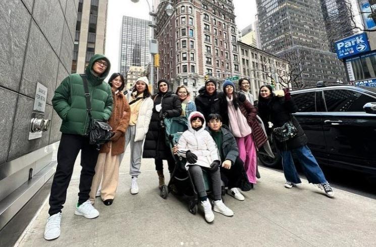 Potret kedekatan Shafeea Ahmad dan Tiara. (Instagram/@mulanjameela1)