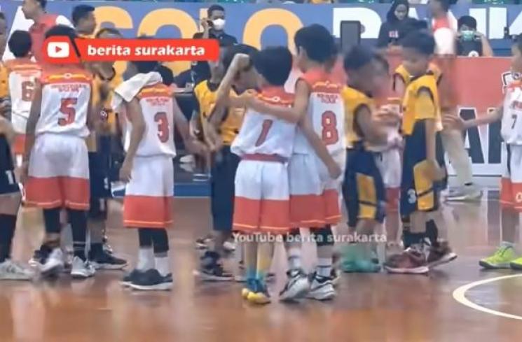 Potret Jan Ethes Tanding Basket. (YouTube/berita surakarta)