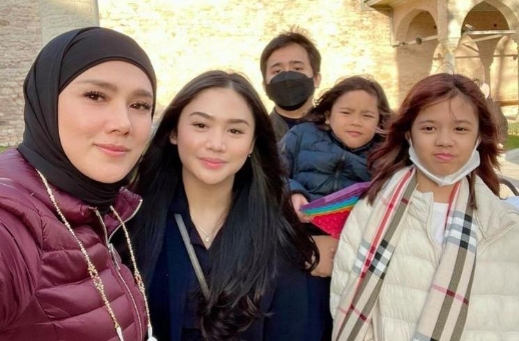 Potret kedekatan Shafeea Ahmad dan Tiara. (Instagram/@mulanjameela1)