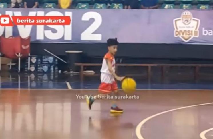 Potret Jan Ethes Tanding Basket. (YouTube/berita surakarta)