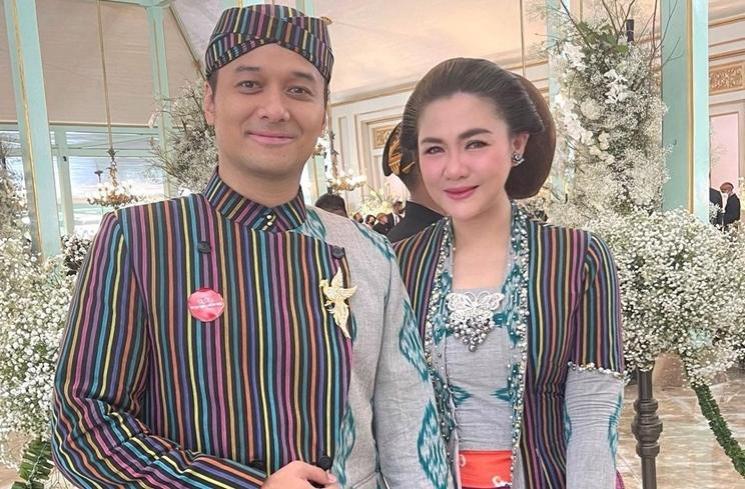 Inspirasi Makeup Kondangan Ala Bangsawan (instagram/@vickyshu)