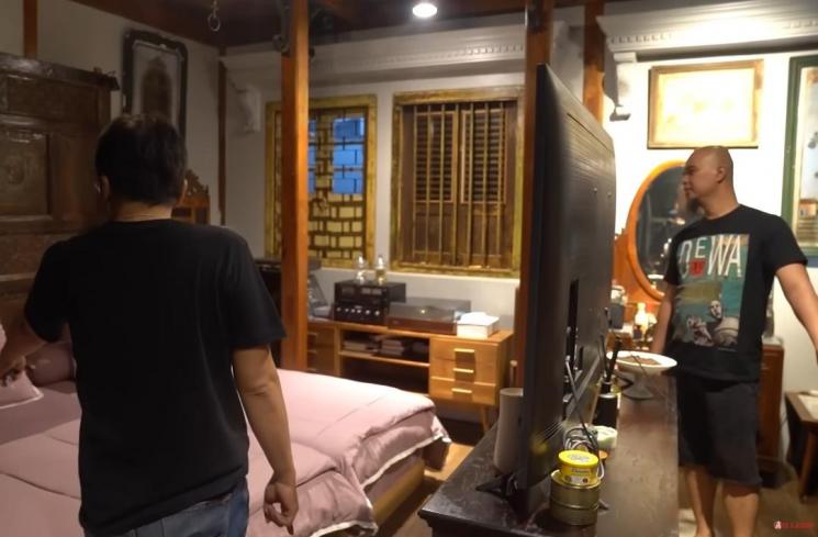 Potret kamar Ahmad Dhani. (YouTube/Ari Lasso TV)