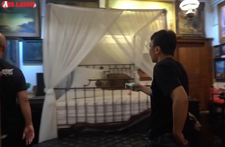 Potret kamar Ahmad Dhani. (YouTube/Ari Lasso TV)