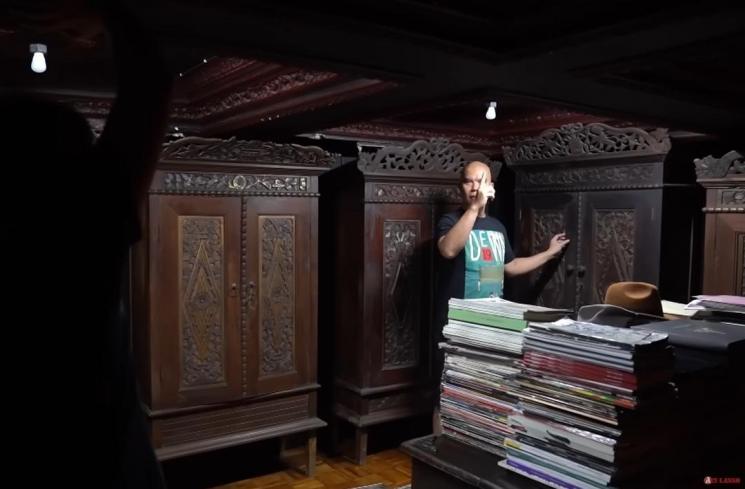 Potret kamar Ahmad Dhani. (YouTube/Ari Lasso TV)