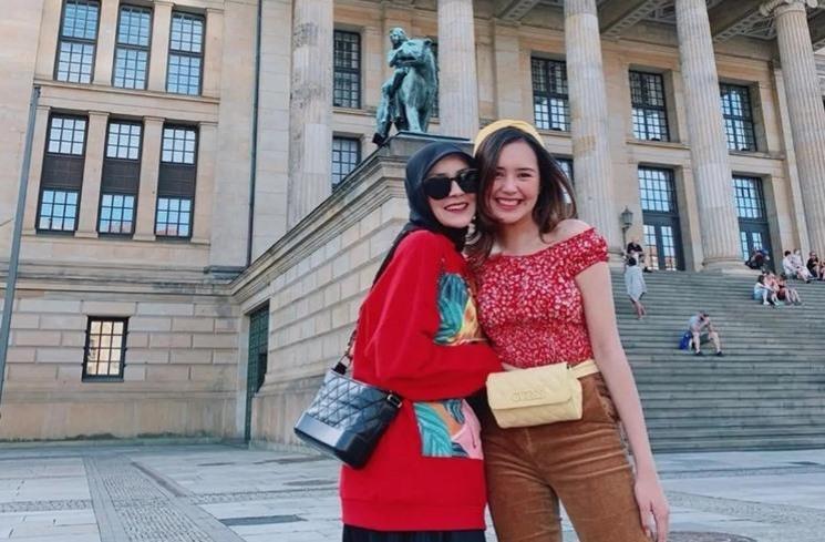 Artis Dimanajeri Ibu Sendiri. (Instagram/@bebytsabina)