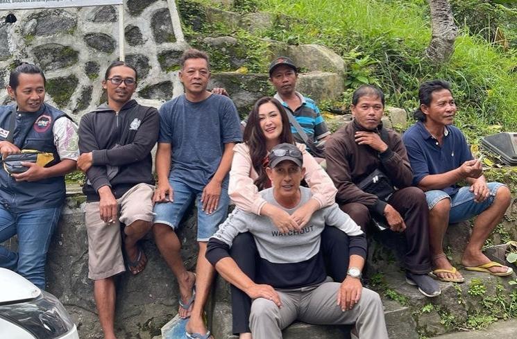Potret Nafa Urbach di Kampung Halaman (instagram/nafaurbach)