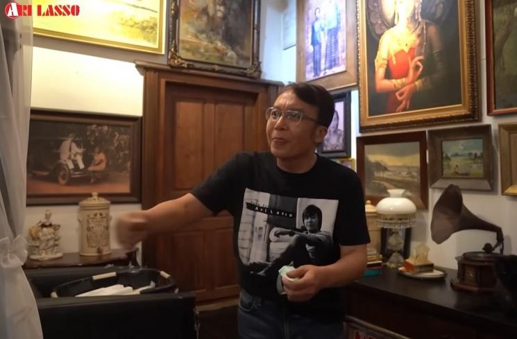 Potret kamar Ahmad Dhani. (YouTube/Ari Lasso TV)