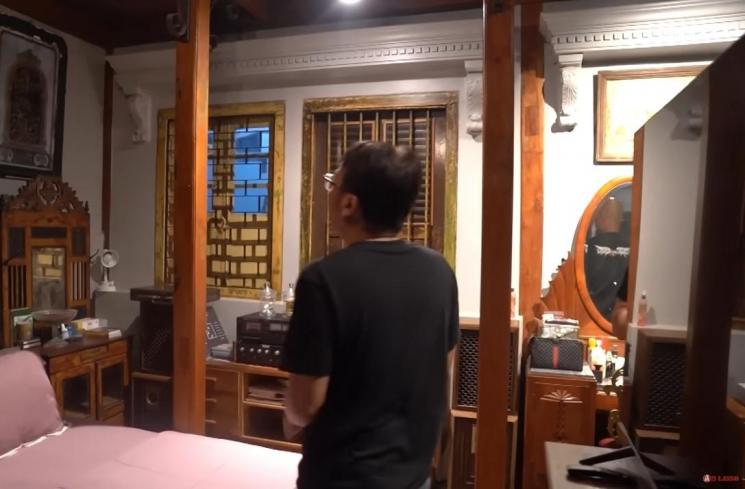 Potret kamar Ahmad Dhani. (YouTube/Ari Lasso TV)