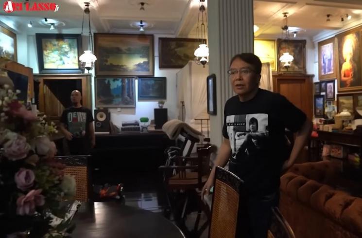 Potret kamar Ahmad Dhani. (YouTube/Ari Lasso TV)
