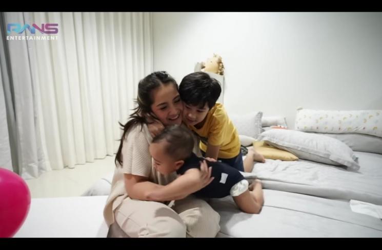 Rafathar kasih kejutan hari ibu ke Nagita [Youtube]