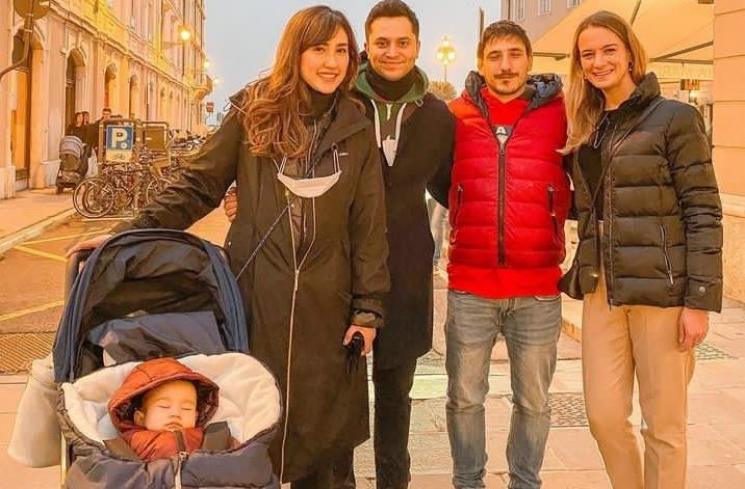 Artis Rayakan Natal Perdana Sebagai Ibu(Instagram/@louiseans)