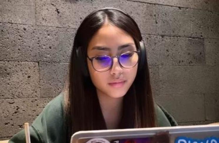 Potret terkini Khayra anak Gunawan. (Instagram/gunawan_sudrajat_real)