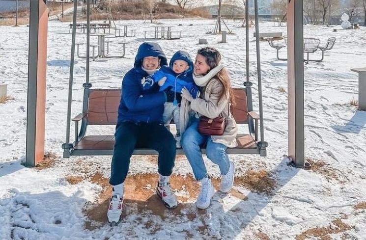 Artis Rayakan Natal Perdana Sebagai Ibu (Instagram/@anthony_xie)