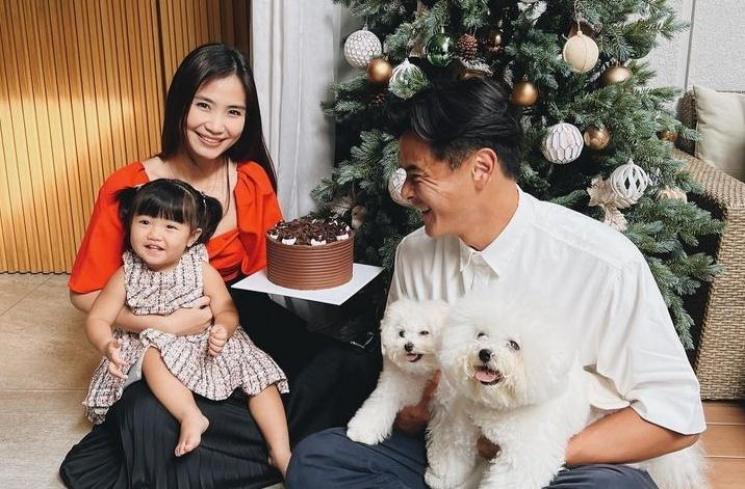 Artis Rayakan Natal Perdana Sebagai Ibu (Instagram/@fionaanthony)