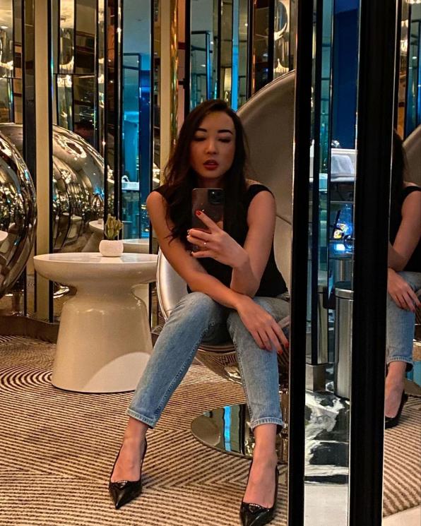 Renny Sutiyoso makin cantik dan stylish. [Instagram @rennysutiyoso]