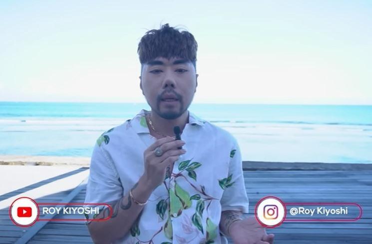Roy Kiyoshi saat menyampaikan ramalan tahun 2023. (YouTube/Roy Kiyoshi)