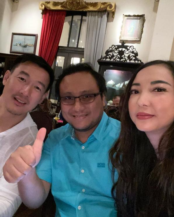 Renny Sutiyoso berpotret bareng dua sahabatnya. [Instagram @rennysutiyoso]
