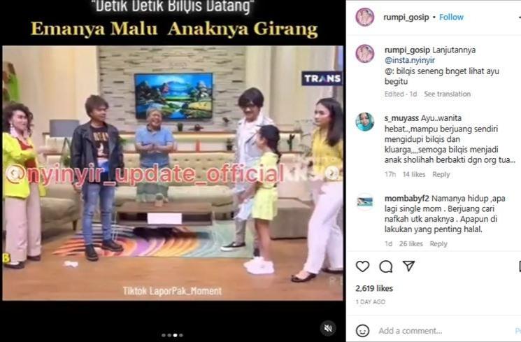 Bilqis ngakak lihat dandanan Ayu Ting Ting. (Instagram/@rumpi_gosip)