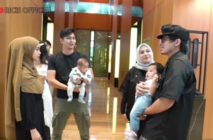 Hijab Ria Ricis tuai sorotan (YouTube/Ricis Official)