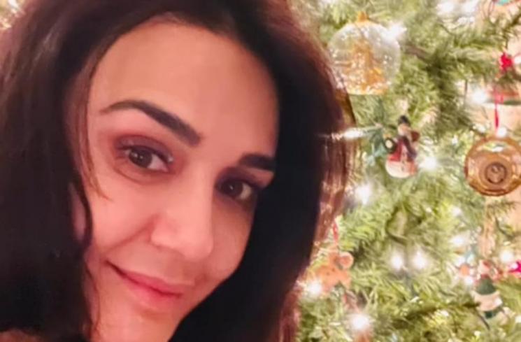 Momen Seleb Bollywood Rayakan Natal (Instagram/@realpz)