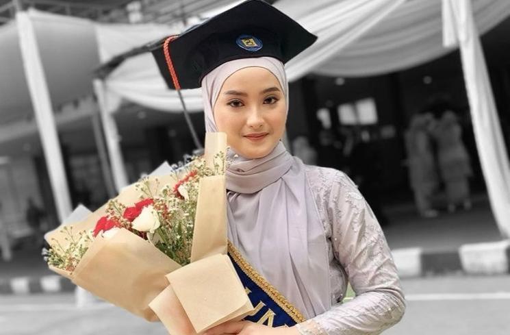 Potret Asisten Baru Raffi Ahmad (Instagram/evelineovilias)