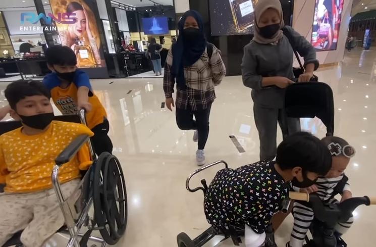 Momen Rafathar Main Bareng Anak Berkebutuhan Khusus (YouTube Rans Entertainment)