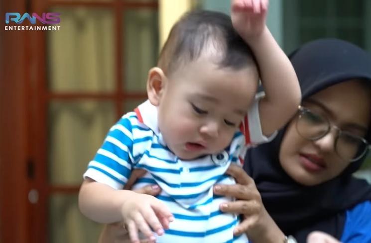 Momen Rayyanza dan Nagita Slavina Jualan Es (YouTube/Rans Entertainment)