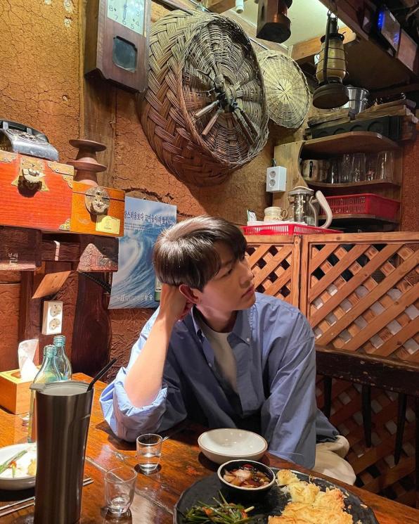 Potret Song Joong Ki di Balik Layar Reborn Rich (Instagram/@hi_songjoongki)