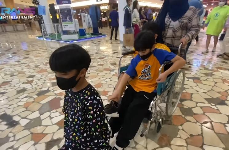 Momen Rafathar Main Bareng Anak Berkebutuhan Khusus (YouTube Rans Entertainment)